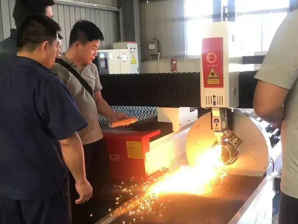 “新兵器”到位！板管一體激光切割機